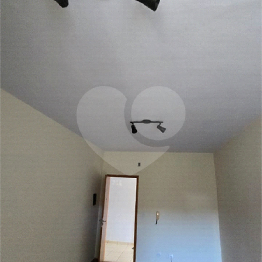 Sala comercial na avenida Lucas em Atibaia