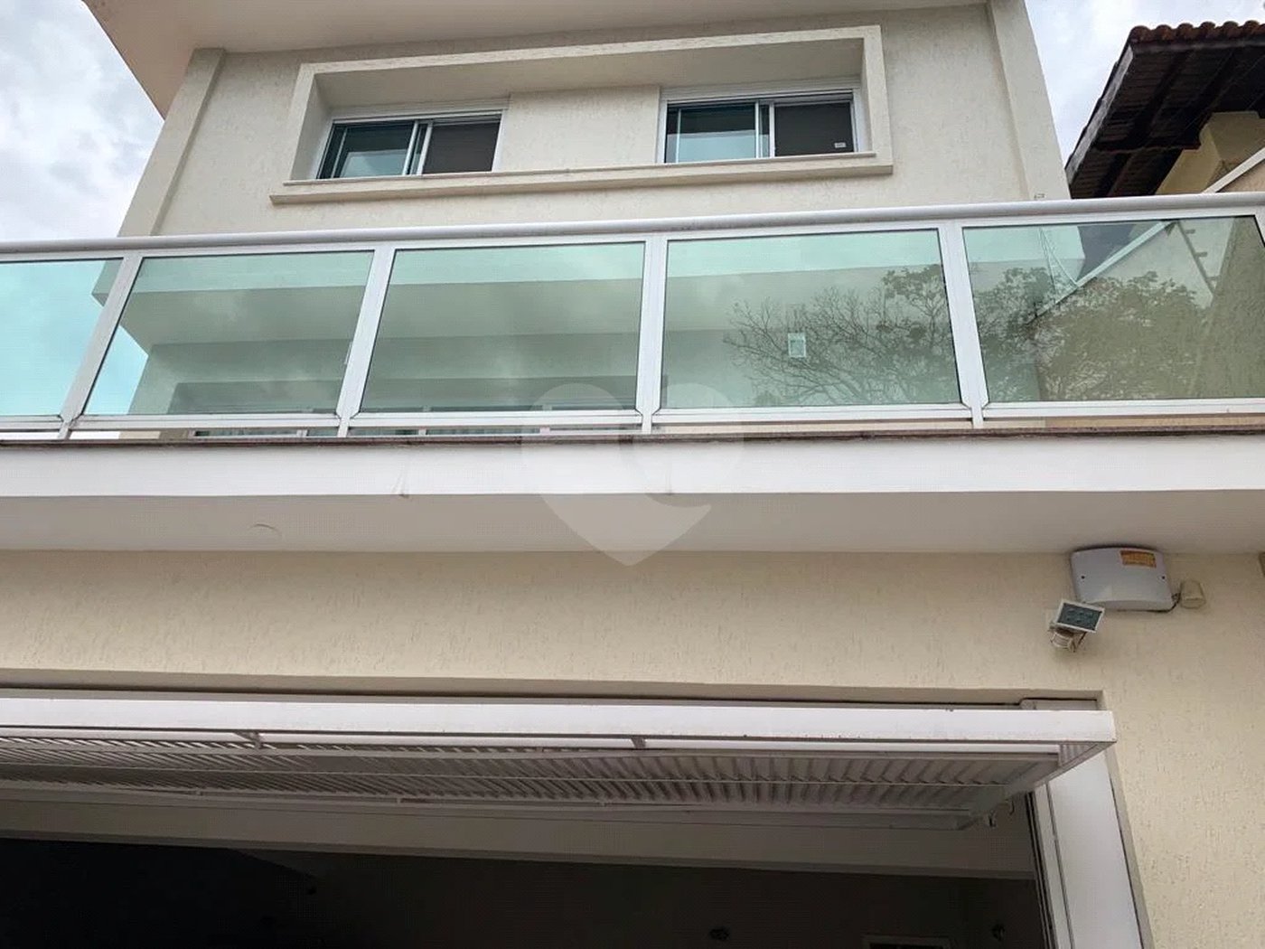 Excelente sobrado com piscina e churrasqueira