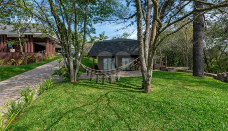 Casa à venda com 4 suítes no condomínio Vale da Santa Fé, Vinhedo - SP