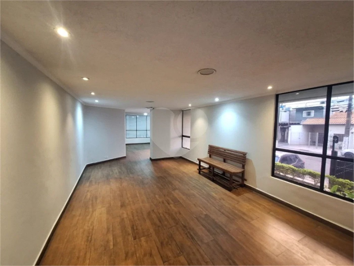 Apartamento totalmente mobiliado com 2 dormitórios, 1 vaga