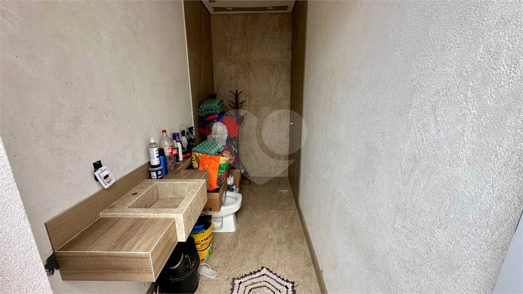 Sobrado a venda com 3 dormitorios sendo 1 suite com closet e varanda no bairro Arcoville