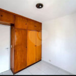 Apartamento à Venda na Aclimação 80m² 2 Dormitórios 1 vaga Sacada Andar Alto Estuda permuta.