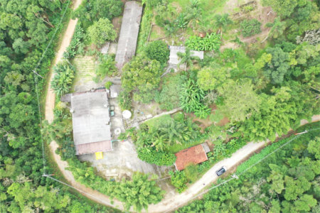 Tapiraí Sp - Sítio Santa Clara - Area de 12,1 ha - composto por casa principal, galpões poço artesiano, ótima área para plantios. Fica localizado a aproximadam. 1 quilômetro da prefeitura. Area preservação permanente- 4,6 ha - Area aproveitável - 4,6 ha - area utilizada rural - 2,5 ha -R$ 750.000,00