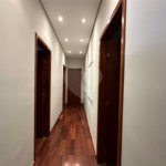 Casa à venda e locação no Condomínio Monte Alegre com 04 suítes.