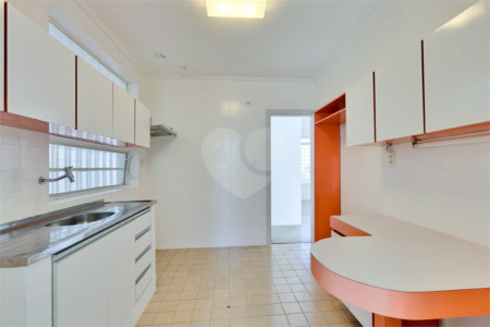 Casa de Vila à venda com 4 quartos, sendo 2 suítes, em Alto da Boa Vista, São Paulo, SP
