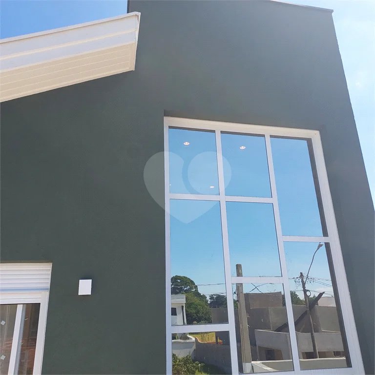 Sobrado recém-construído com 3 dormitórios em condomínio fechado em Piracicaba-SP.