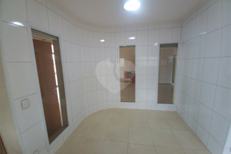 Excelente sobrado a venda no Condomínio Parque Sabará.