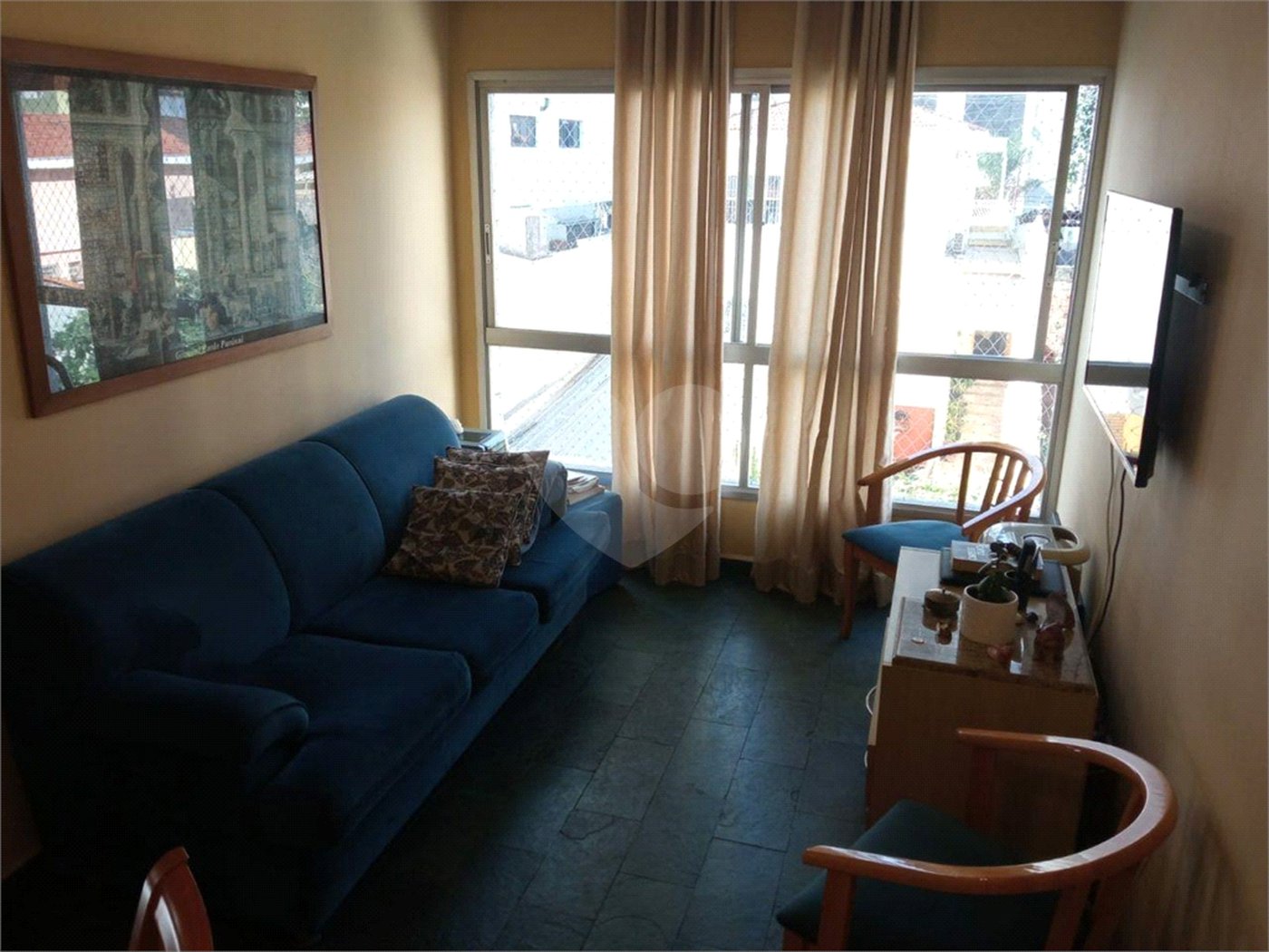 Lindo apartamento, muito bem conservado, com bom espaço interno.