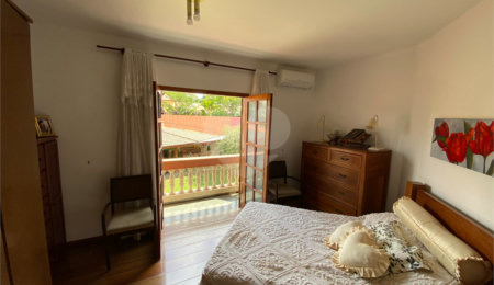 Casa à venda com 4 quartos, sendo 1 suíte,  no condomínio Parque Sabará, São Carlos - SP