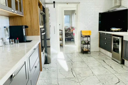 Casa à venda em Tamboré, toda reformada e decorada por arquitetos renomados