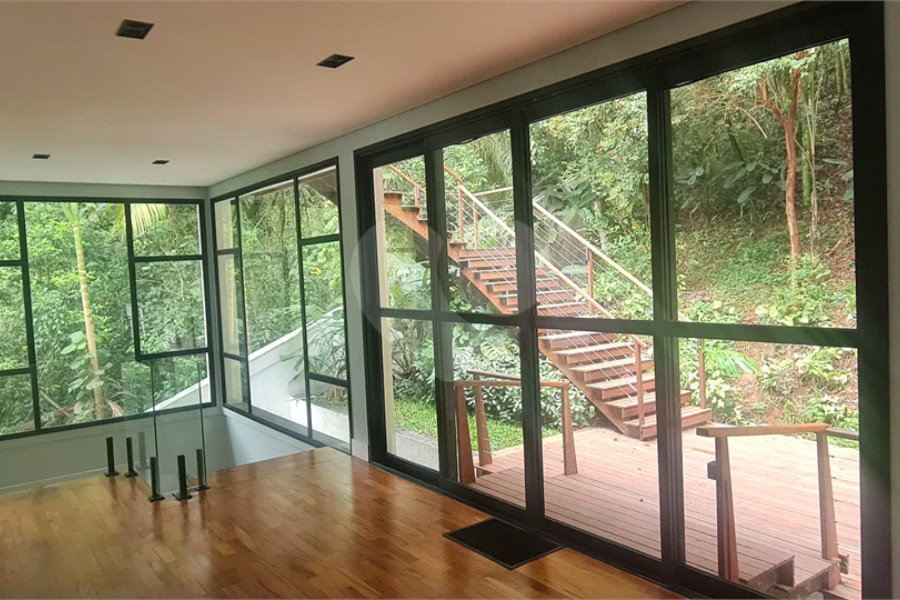 Casa à venda com 3 suítes no condomínio Alpes da Cantareira, Mairiporã - SP