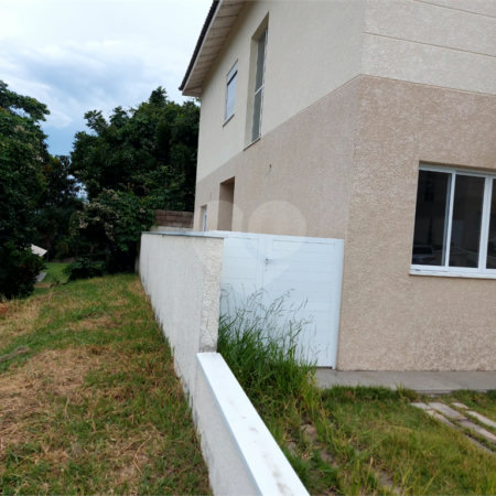 Sobrado à venda com 3 quartos, sendo 1 suíte, em Vila Omízollo, Louveira, SP
