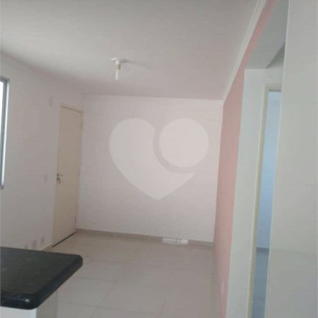 Apartamento no Condomínio Mont Royal.