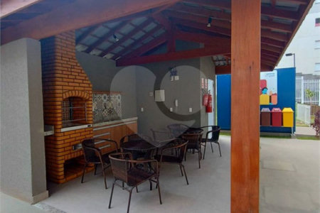 Apartamento no Condomínio Parque dos Jacarandás.
