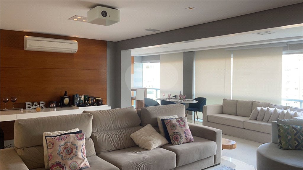 Apartamento na Mooca com 204 m² com vista maravilhosa, sendo 3 suítes e 4vagas.
