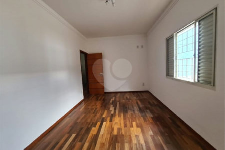 Casa à venda com 3 dormitórios, sendo 1 suite e ampla área de lazer no Jardim Brasil