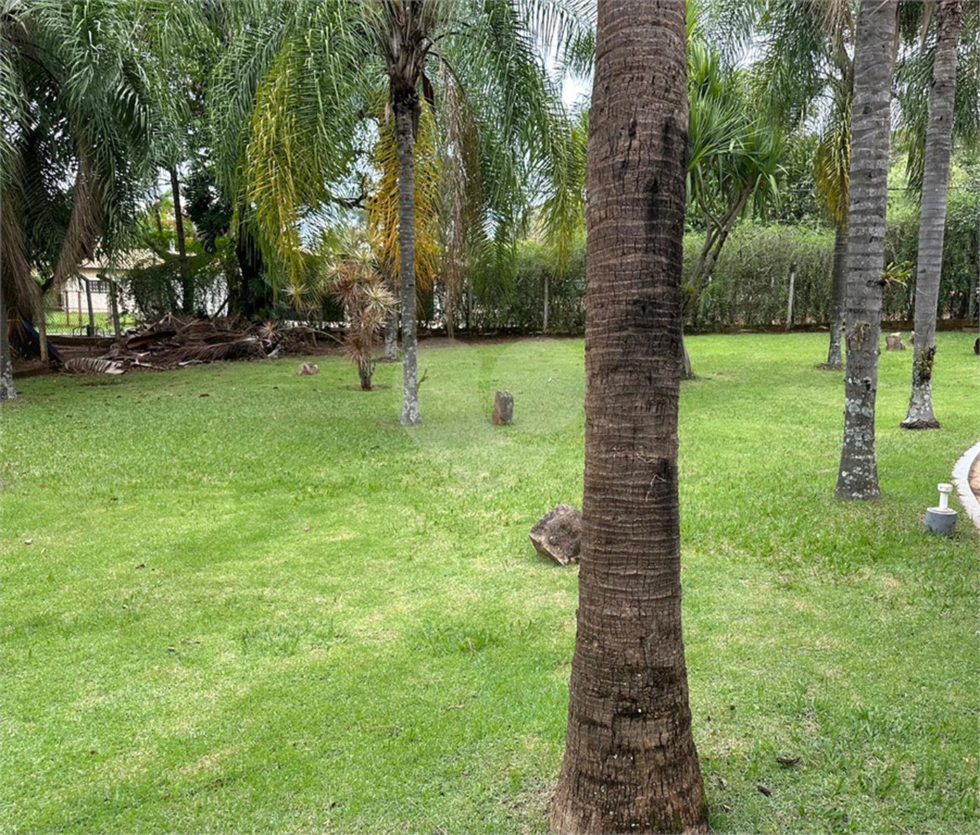 Chácara no Condomínio Vale das Laranjeiras em Indaiatuba SP - Venda - R$ 3,600.000,00 - Locaçao - R$ 30.000,00 mais encargos - Linda, espaçosa, aconchegante, acabamento de alto padrão em rua tranquila e arborizada, em um dos Condomínios mais valorizados de Indaiatuba. Com fácil acesso as principa