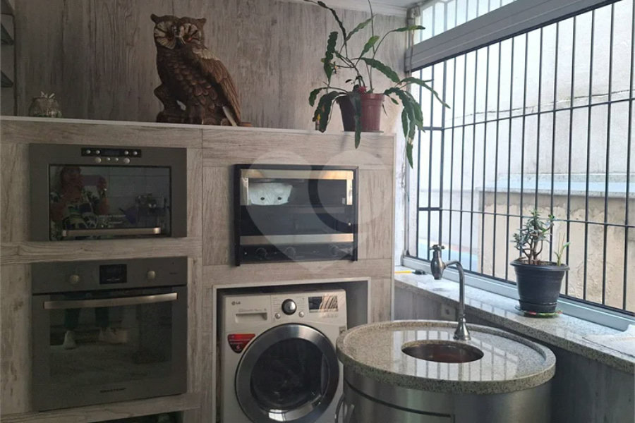 118 metros quadrados. Apartamento enxuto, andar térreo. sem lazer. Condomínio baixíssimo.