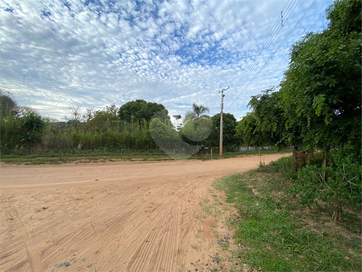 Terreno com 3.075,00 m² de área total.