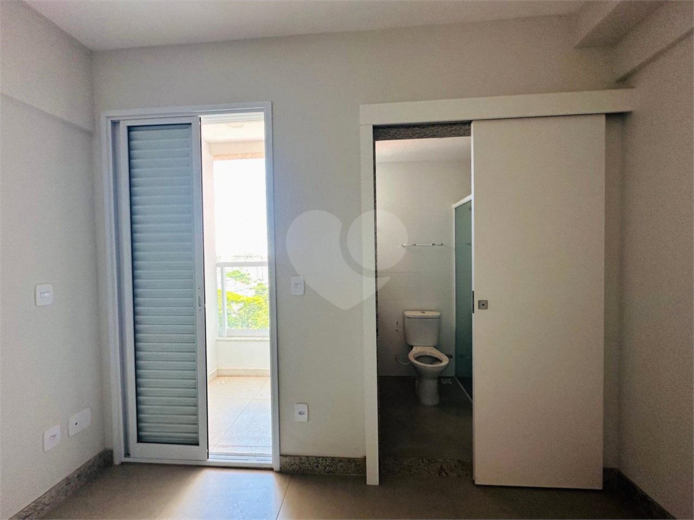 Apartamento com 2 dormitórios, sendo 1 suíte