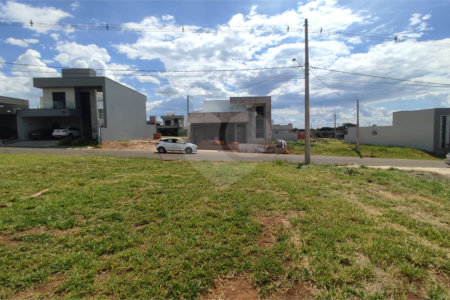 Lote à Venda em São Carlos, no Condomínio Villeneuve I