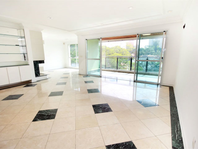 Apartamento à venda com 3 quartos, sendo 1 suíte,  em Alto da Boa Vista, São Paulo, SP