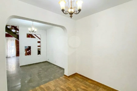 Sobrado com 400m² , 3 dormitórios , sendo 2 suítes , 3 vagas , à venda no centro de Santo André.
