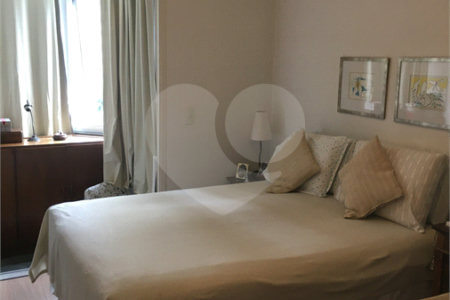 Campo Belo: Elegante Apartamento de 113 m² com Suíte e 2 Vagas em Localização Privilegiada