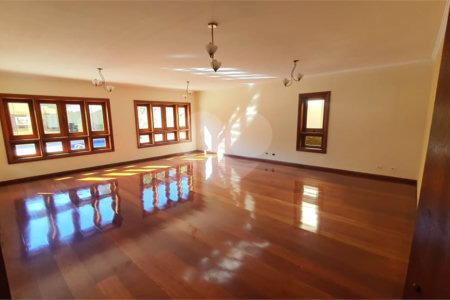 Casa à venda com 4 quartos, sendo 3 suítes, em Interlagos, São Paulo, SP
