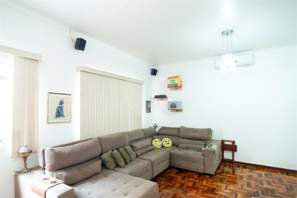 Casa à venda com 3 quartos, sendo 2 suítes, em Jardim Prudência, São Paulo, SP