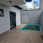 Casa em Atibaia com 3 dormitórios (1 suíte), sala 2 ambientes, piscina, 2 vagas de garagem, aceita financiamento