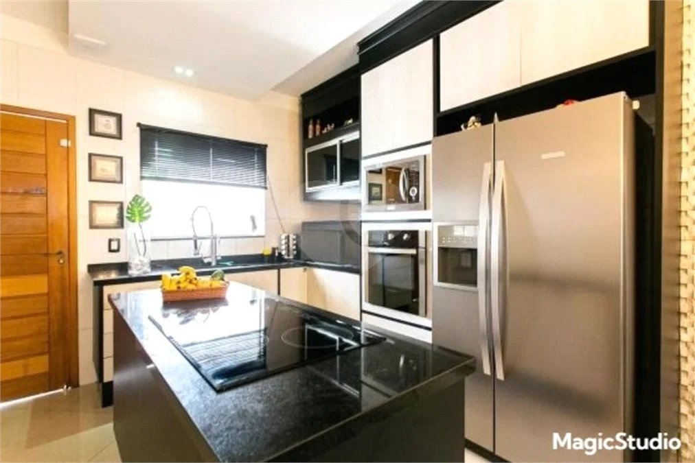 Casa com 153m², 3 dormitórios, sendo 1 suíte, 4 vagas, à venda na Penha.