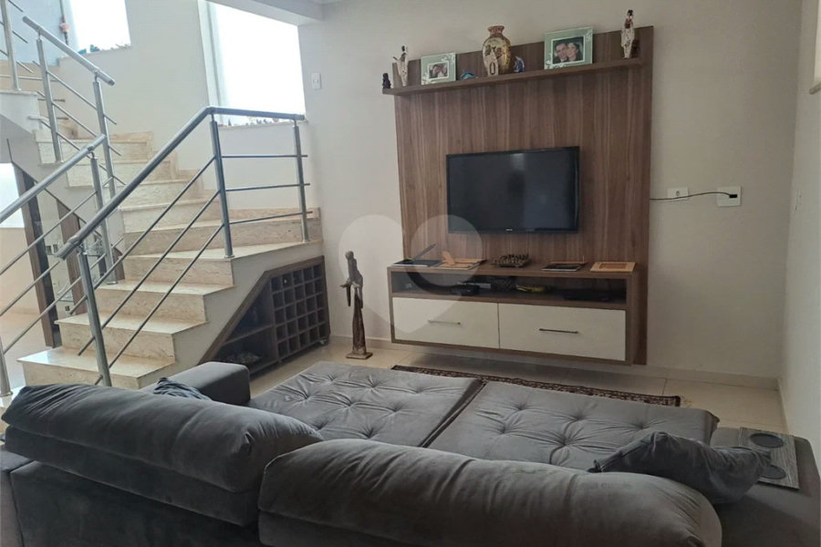 Linda Casa 3 dormitórios com piscina - R$ 950.000,00