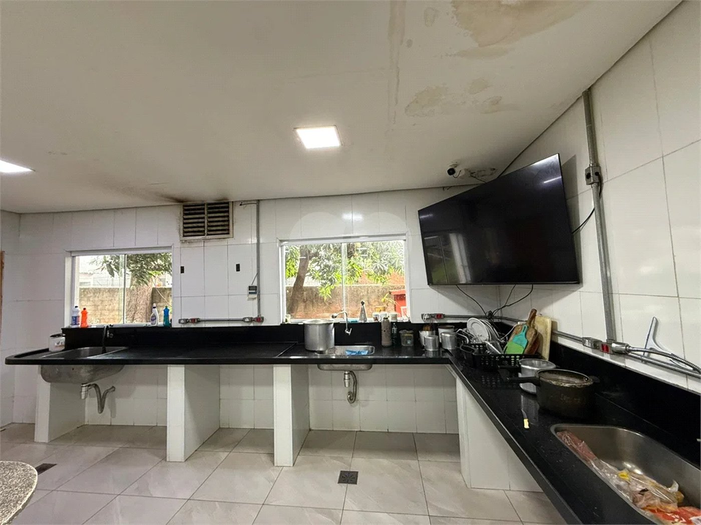 Chácara no Unileste, com espaço para eventos e cozinha industrial, na modalidade porteira fechada,