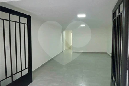 Sobrado com 3 andares, 350 m², 6 quartos, 2 suítes e 5 vagas para locação no Jardim Anália Franco!