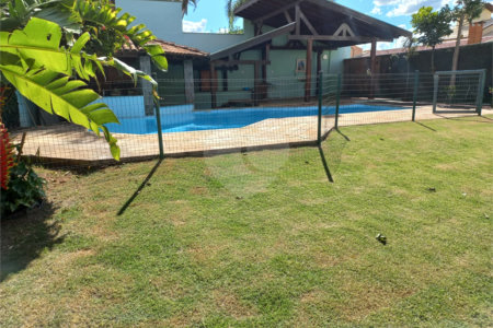 Sobrado com 4 dormitórios, sendo 1 suíte master.