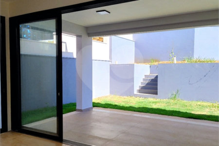 Casa a venda no condomínio Faber III