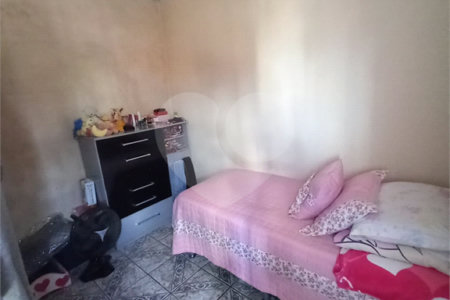 Sobrado com 3 dormitórios.