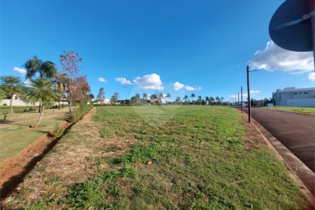1008m² de frente pro campo de golf