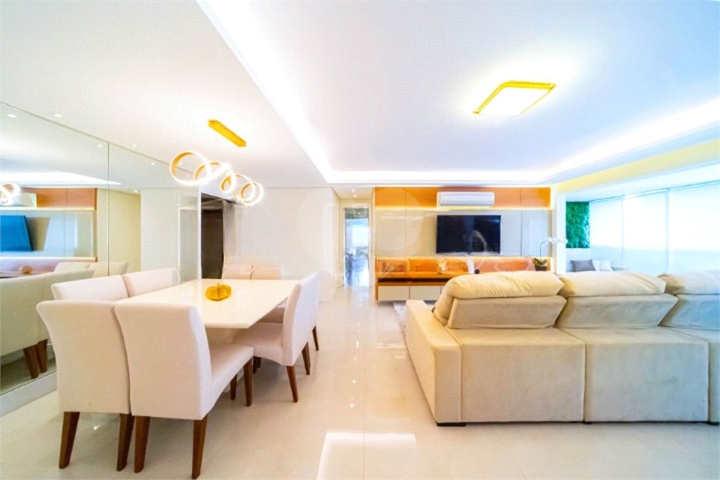 Apartamento na Mooca com 204m² com sacada gourmet com 4 suítes e 4 vagas condominio clube Aceita Permuta