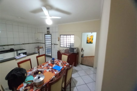 Casa térrea no Cidade Aracy .