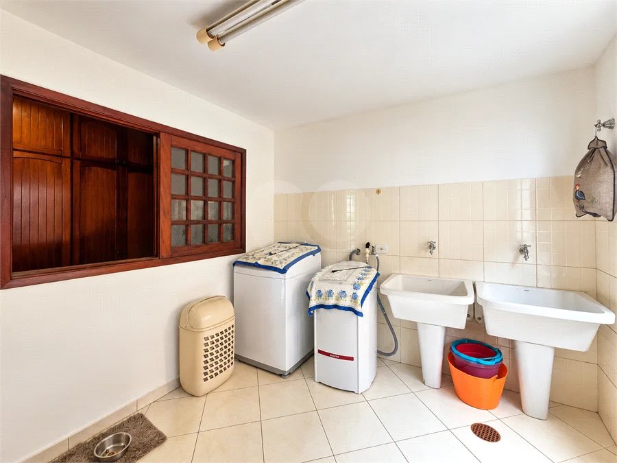 Sobrado com cinco quartos sendo 3 suites 4 vagas| R$ 3.300.000 no Alto da Boa Vista - São Paulo