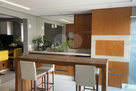 Apartamento na Mooca com 204 m² com vista maravilhosa, sendo 3 suítes e 4vagas.