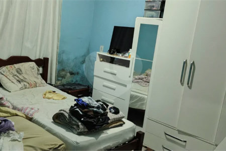 Casa com 150m² , 1 dormitório , 1 vaga de garagem , precisando de reforma , `venda na Penha.