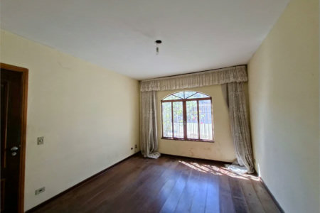 Sobrado à venda com 3 quartos, sendo 1 suíte, em Jardim Esmeralda, São Paulo, SP