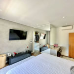 Magnífica Casa Contemporânea na Fazendinha - 4dorms | 3 Suites | Gourmet, piscina, lareira, hóspedes, escritório! Muito Verde e Tranquilidade em um dos melhores condominios da Região .