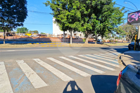 Oportunidade Comercial: Terreno de 525m² em Localização Estratégica no Parque Sissi!
