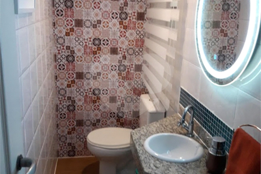 COBERTURA COM PISCINA E CHURRASQUEIRA NA CASA VERDE.