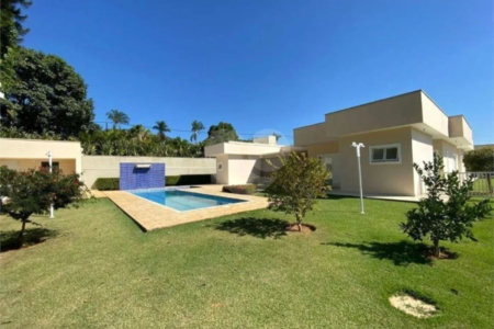 Casa térrea de alto padrão a venda em Vinhedo/SP, no condomínio Ipê Velho.