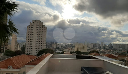 Sobrado à venda ou para alugar com 3 suítes em Bosque da Saúde, São Paulo, SP